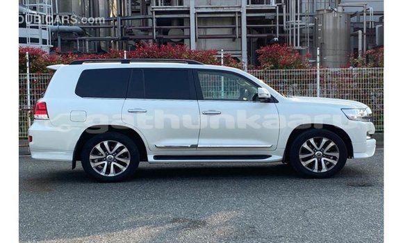 Buy Import Toyota Land Cruiser White Car in Import - Dubai in Baa Buy Import Toyota Land Cruiser White Car in Import - Dubai in Baa