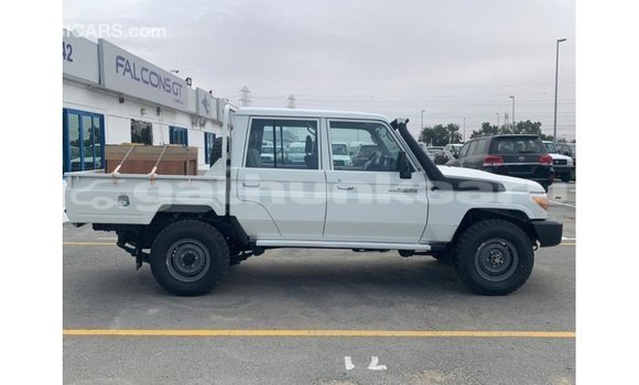Buy Import Toyota Land Cruiser White Car in Import - Dubai in Baa Buy Import Toyota Land Cruiser White Car in Import - Dubai in Baa