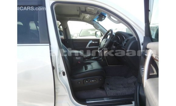Buy Import Toyota Land Cruiser White Car in Import - Dubai in Baa Buy Import Toyota Land Cruiser White Car in Import - Dubai in Baa