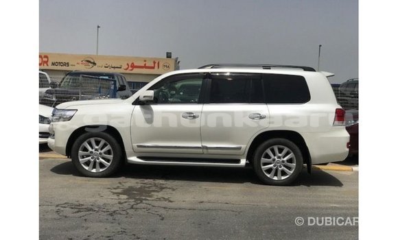 Buy Import Toyota Land Cruiser White Car in Import - Dubai in Baa Buy Import Toyota Land Cruiser White Car in Import - Dubai in Baa