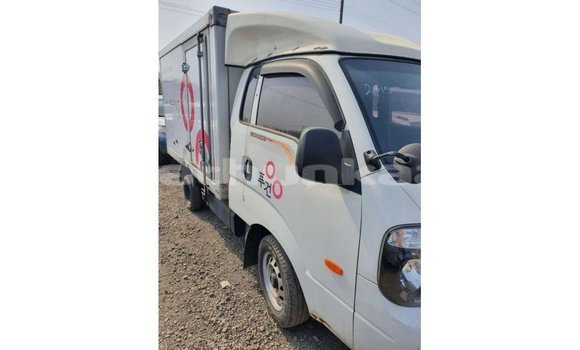 Buy Import Kia Carens White Car in Import - Dubai in Baa Buy Import Kia Carens White Car in Import - Dubai in Baa