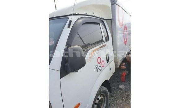 Buy Import Kia Carens White Car in Import - Dubai in Baa Buy Import Kia Carens White Car in Import - Dubai in Baa