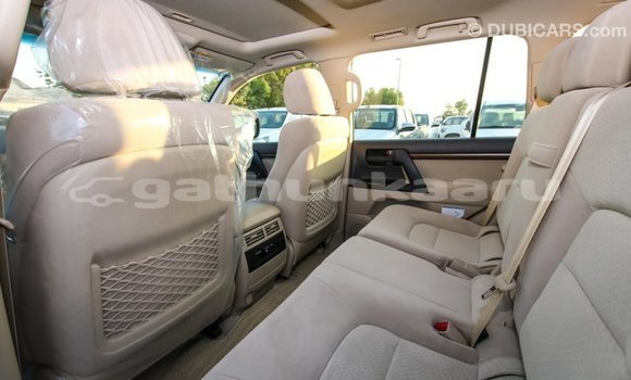 Buy Import Toyota Land Cruiser White Car in Import - Dubai in Baa Buy Import Toyota Land Cruiser White Car in Import - Dubai in Baa