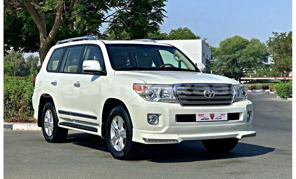 Buy Import Toyota Land Cruiser White Car in Import - Dubai in Baa Buy Import Toyota Land Cruiser White Car in Import - Dubai in Baa