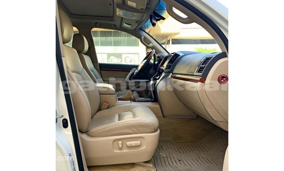 Buy Import Toyota Land Cruiser White Car in Import - Dubai in Baa Buy Import Toyota Land Cruiser White Car in Import - Dubai in Baa