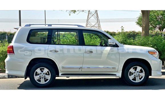 Buy Import Toyota Land Cruiser White Car in Import - Dubai in Baa Buy Import Toyota Land Cruiser White Car in Import - Dubai in Baa