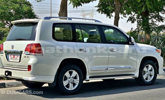 Buy Import Toyota Land Cruiser White Car in Import - Dubai in Baa Buy Import Toyota Land Cruiser White Car in Import - Dubai in Baa