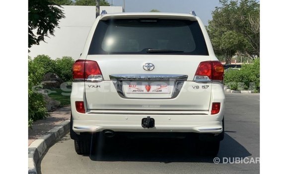 Buy Import Toyota Land Cruiser White Car in Import - Dubai in Baa Buy Import Toyota Land Cruiser White Car in Import - Dubai in Baa