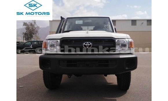 Buy Import Toyota Land Cruiser White Car in Import - Dubai in Baa