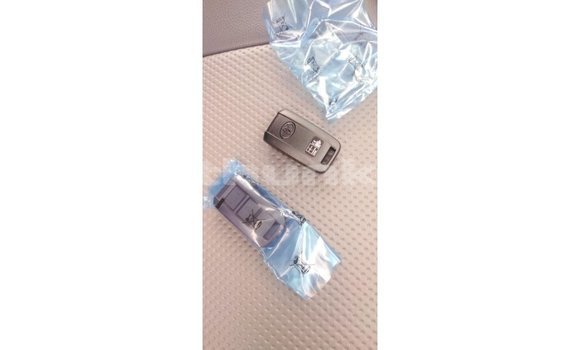 Buy Import Toyota Land Cruiser White Car in Import - Dubai in Baa Buy Import Toyota Land Cruiser White Car in Import - Dubai in Baa