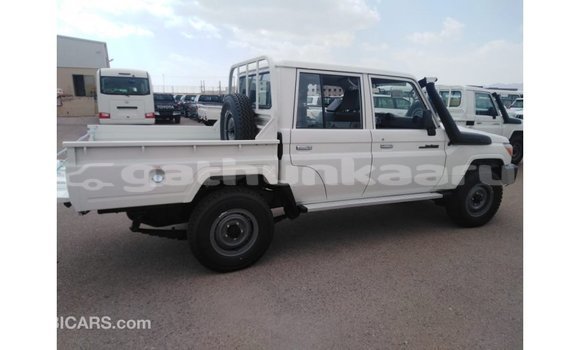 Buy Import Toyota Land Cruiser White Car in Import - Dubai in Baa Buy Import Toyota Land Cruiser White Car in Import - Dubai in Baa