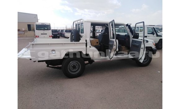 Buy Import Toyota Land Cruiser White Car in Import - Dubai in Baa Buy Import Toyota Land Cruiser White Car in Import - Dubai in Baa