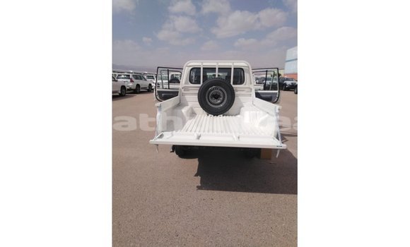 Buy Import Toyota Land Cruiser White Car in Import - Dubai in Baa Buy Import Toyota Land Cruiser White Car in Import - Dubai in Baa