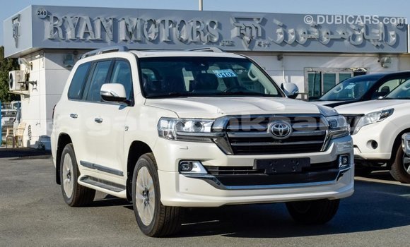 Buy Import Toyota Land Cruiser White Car in Import - Dubai in Baa Buy Import Toyota Land Cruiser White Car in Import - Dubai in Baa