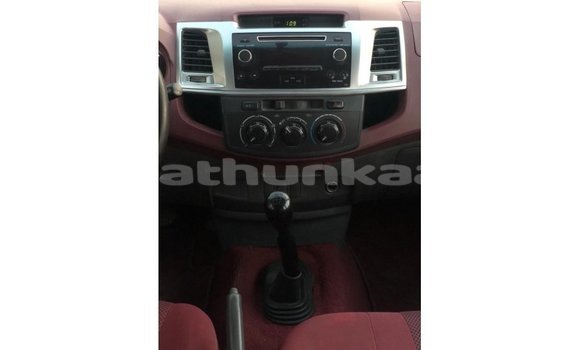 Buy Import Toyota Hilux White Car in Import - Dubai in Baa Buy Import Toyota Hilux White Car in Import - Dubai in Baa