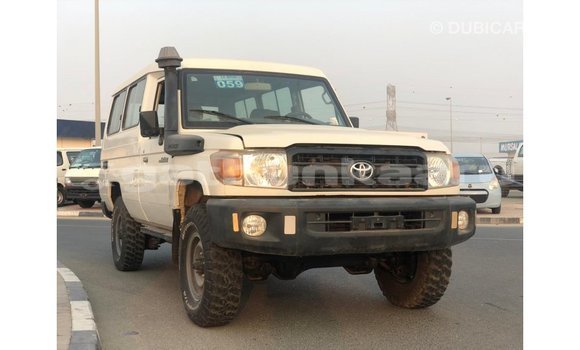 Buy Import Toyota Land Cruiser White Car in Import - Dubai in Baa Buy Import Toyota Land Cruiser White Car in Import - Dubai in Baa