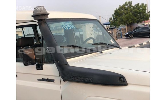 Buy Import Toyota Land Cruiser White Car in Import - Dubai in Baa Buy Import Toyota Land Cruiser White Car in Import - Dubai in Baa