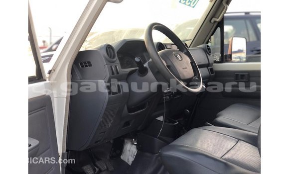 Buy Import Toyota Land Cruiser White Car in Import - Dubai in Baa Buy Import Toyota Land Cruiser White Car in Import - Dubai in Baa
