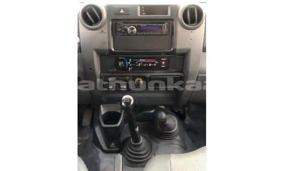 Buy Import Toyota Land Cruiser White Car in Import - Dubai in Baa Buy Import Toyota Land Cruiser White Car in Import - Dubai in Baa