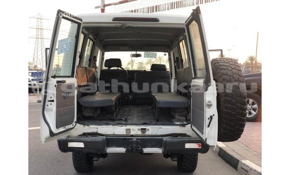 Buy Import Toyota Land Cruiser White Car in Import - Dubai in Baa Buy Import Toyota Land Cruiser White Car in Import - Dubai in Baa