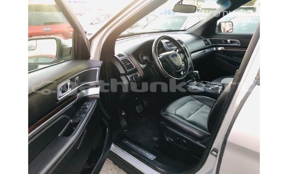 Buy Import Ford Explorer Other Car in Import - Dubai in Baa Buy Import Ford Explorer Other Car in Import - Dubai in Baa