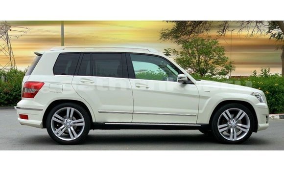 Buy Import Mercedes-Benz 190 White Car in Import - Dubai in Baa Buy Import Mercedes-Benz 190 White Car in Import - Dubai in Baa