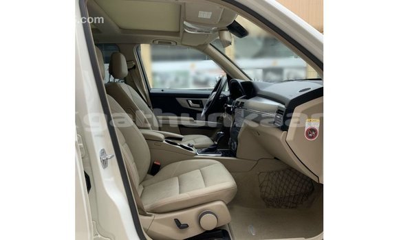 Buy Import Mercedes-Benz 190 White Car in Import - Dubai in Baa Buy Import Mercedes-Benz 190 White Car in Import - Dubai in Baa