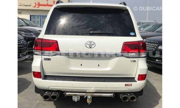 Buy Import Toyota Land Cruiser White Car in Import - Dubai in Baa Buy Import Toyota Land Cruiser White Car in Import - Dubai in Baa