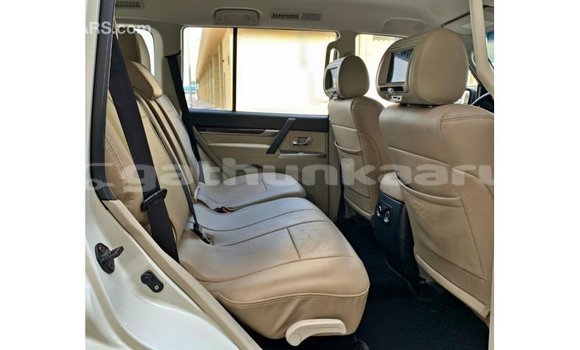 Buy Import Mitsubishi Pajero White Car in Import - Dubai in Baa Buy Import Mitsubishi Pajero White Car in Import - Dubai in Baa