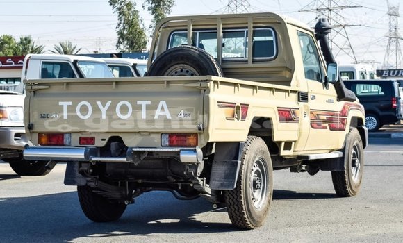 Buy Import Toyota Land Cruiser Beige Car in Import - Dubai in Baa Buy Import Toyota Land Cruiser Beige Car in Import - Dubai in Baa