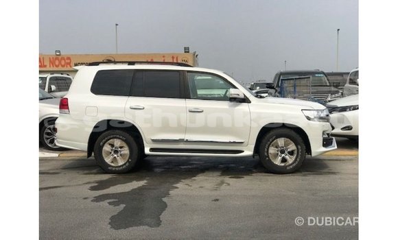 Buy Import Toyota Land Cruiser White Car in Import - Dubai in Baa Buy Import Toyota Land Cruiser White Car in Import - Dubai in Baa