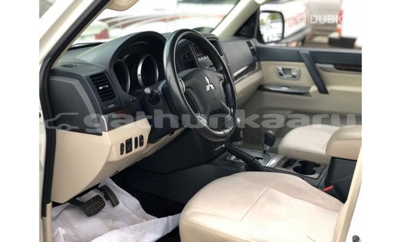 Buy Import Mitsubishi Pajero White Car in Import - Dubai in Baa Buy Import Mitsubishi Pajero White Car in Import - Dubai in Baa