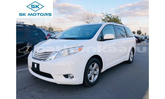 Buy Import Toyota Sienna White Car in Import - Dubai in Baa