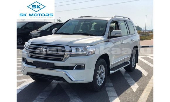 Buy Import Toyota Land Cruiser White Car in Import - Dubai in Baa