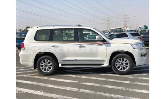 Buy Import Toyota Land Cruiser White Car in Import - Dubai in Baa Buy Import Toyota Land Cruiser White Car in Import - Dubai in Baa