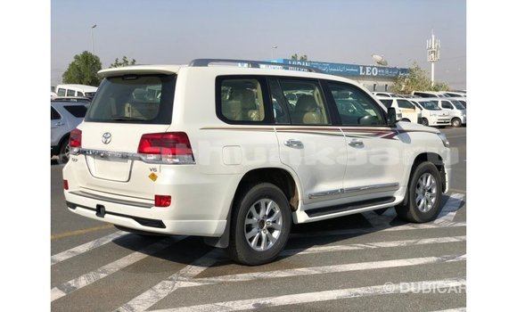 Buy Import Toyota Land Cruiser White Car in Import - Dubai in Baa Buy Import Toyota Land Cruiser White Car in Import - Dubai in Baa