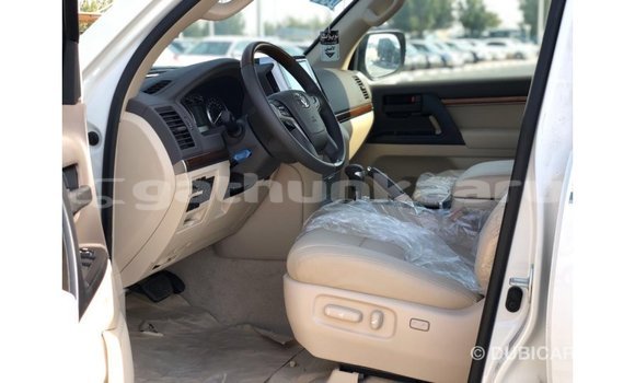 Buy Import Toyota Land Cruiser White Car in Import - Dubai in Baa Buy Import Toyota Land Cruiser White Car in Import - Dubai in Baa