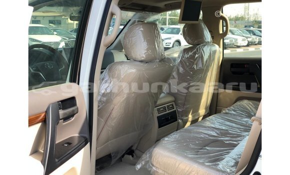 Buy Import Toyota Land Cruiser White Car in Import - Dubai in Baa Buy Import Toyota Land Cruiser White Car in Import - Dubai in Baa