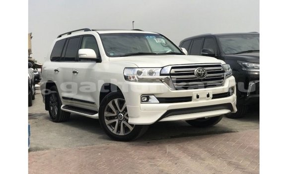 Buy Import Toyota Land Cruiser White Car in Import - Dubai in Baa