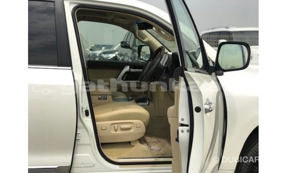 Buy Import Toyota Land Cruiser White Car in Import - Dubai in Baa Buy Import Toyota Land Cruiser White Car in Import - Dubai in Baa