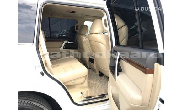 Buy Import Toyota Land Cruiser White Car in Import - Dubai in Baa Buy Import Toyota Land Cruiser White Car in Import - Dubai in Baa
