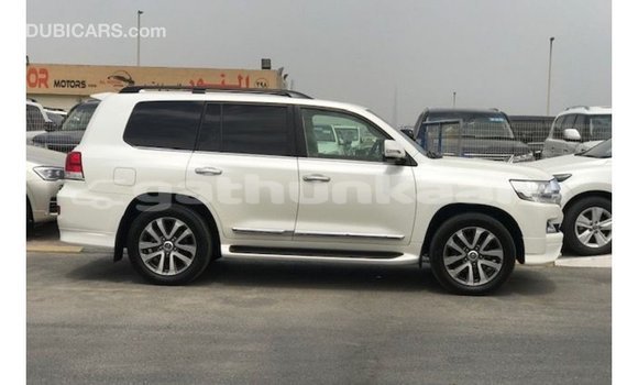 Buy Import Toyota Land Cruiser White Car in Import - Dubai in Baa Buy Import Toyota Land Cruiser White Car in Import - Dubai in Baa