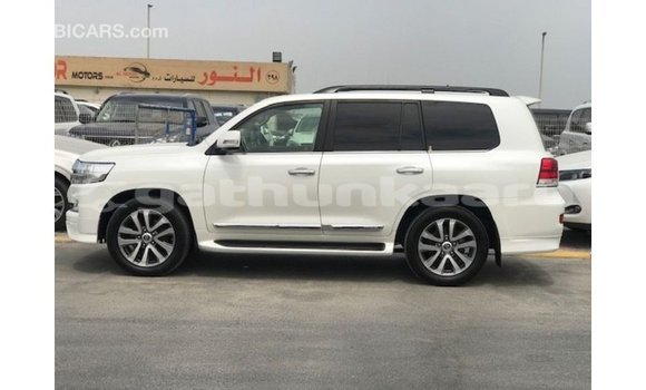 Buy Import Toyota Land Cruiser White Car in Import - Dubai in Baa Buy Import Toyota Land Cruiser White Car in Import - Dubai in Baa