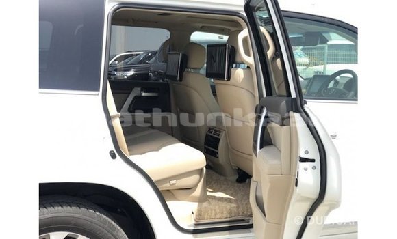 Buy Import Toyota Land Cruiser White Car in Import - Dubai in Baa Buy Import Toyota Land Cruiser White Car in Import - Dubai in Baa