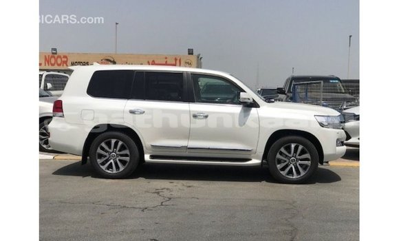 Buy Import Toyota Land Cruiser White Car in Import - Dubai in Baa Buy Import Toyota Land Cruiser White Car in Import - Dubai in Baa
