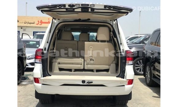 Buy Import Toyota Land Cruiser White Car in Import - Dubai in Baa Buy Import Toyota Land Cruiser White Car in Import - Dubai in Baa
