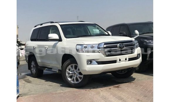 Buy Import Toyota Land Cruiser White Car in Import - Dubai in Baa