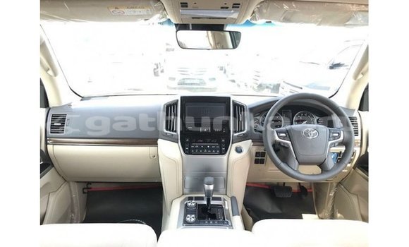 Buy Import Toyota Land Cruiser White Car in Import - Dubai in Baa Buy Import Toyota Land Cruiser White Car in Import - Dubai in Baa