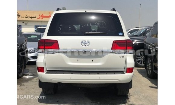 Buy Import Toyota Land Cruiser White Car in Import - Dubai in Baa Buy Import Toyota Land Cruiser White Car in Import - Dubai in Baa
