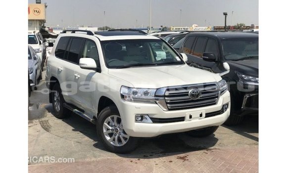 Buy Import Toyota Land Cruiser White Car in Import - Dubai in Baa Buy Import Toyota Land Cruiser White Car in Import - Dubai in Baa